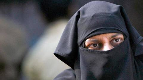 Husband divorced his wife, drove her out of home Husband divorced his wife, drove her out of home