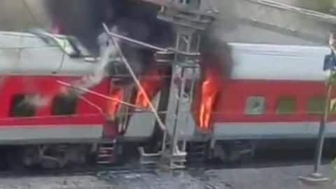 Four coaches of Andhra Pradesh AC Superfast Express catch fire Four coaches of Andhra Pradesh AC Superfast Express catch fire