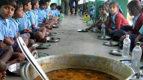 Delhi: Dead lizard in mid-day meal makes two girls ill Delhi: Dead lizard in mid-day meal makes two girls ill