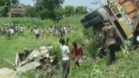 Uttar Pradesh: Truck hits two tempos; 16 dead, 5 injured Uttar Pradesh: Truck hits two tempos; 16 dead, 5 injured