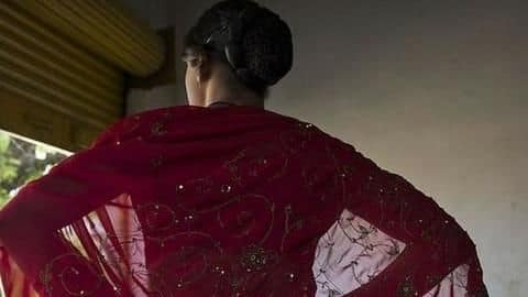 Transgenders strip naked, cause traffic woes in Delhi's Green Park Transgenders strip naked, cause traffic woes in Delhi's Green Park
