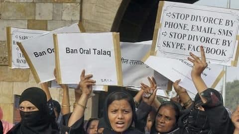 Delhi: Man pronounces Triple Talaq over WhatsApp, arrested Delhi: Man pronounces Triple Talaq over WhatsApp, arrested