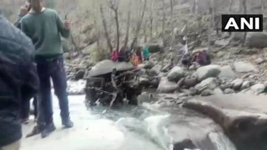 J&K: Bus falls into gorge, 11 killed
