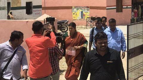 Smriti Irani emerges as giant slayer, defeats Rahul in Amethi Smriti Irani emerges as giant slayer, defeats Rahul in Amethi