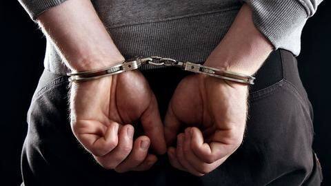 Arresting men was easy for police, but not the woman Arresting men was easy for police, but not the woman