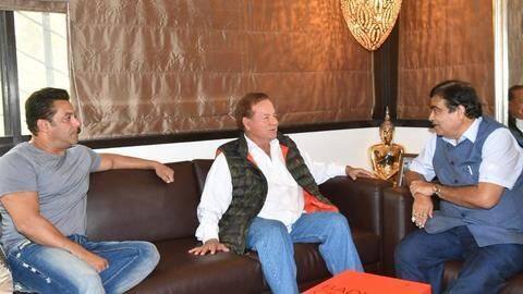 At Galaxy Apartments, Nitin Gadkari meets Salman Khan, father Salim At Galaxy Apartments, Nitin Gadkari meets Salman Khan, father Salim
