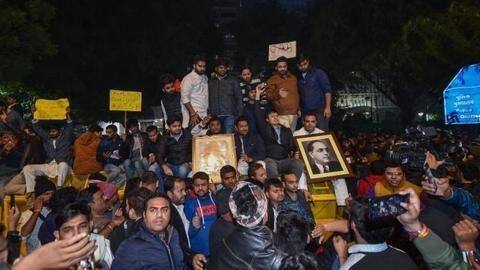 Cops unleash horror on Jamia students, V-C stands with them Cops unleash horror on Jamia students, V-C stands with them
