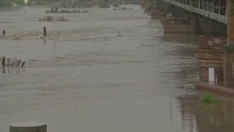 #YamunaDanger: Low-lying areas' residents complain of inefficiency, Kejriwal promises support #YamunaDanger: Low-lying areas' residents complain of inefficiency, Kejriwal promises support