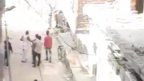 Denied permission to cross Delhi-Gurugram border, locals pelt stones Denied permission to cross Delhi-Gurugram border, locals pelt stones