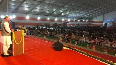 'Jo mandir banwayega, vote usko jaayega' slogans disrupt Rajnath's speech 'Jo mandir banwayega, vote usko jaayega' slogans disrupt Rajnath's speech