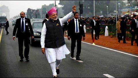 Modi congratulates Imran Khan on phone, talks about development, peace Modi congratulates Imran Khan on phone, talks about development, peace