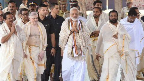 Modi visits Guruvayur temple in Kerala, thanks people for victory Modi visits Guruvayur temple in Kerala, thanks people for victory