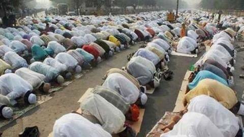 No namaz in parks: Noida-police says companies won't be liable No namaz in parks: Noida-police says companies won't be liable