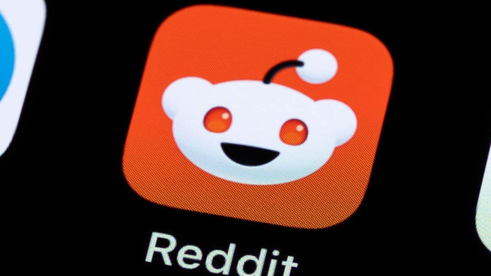 Reddit tightens control over public data with contract requirement