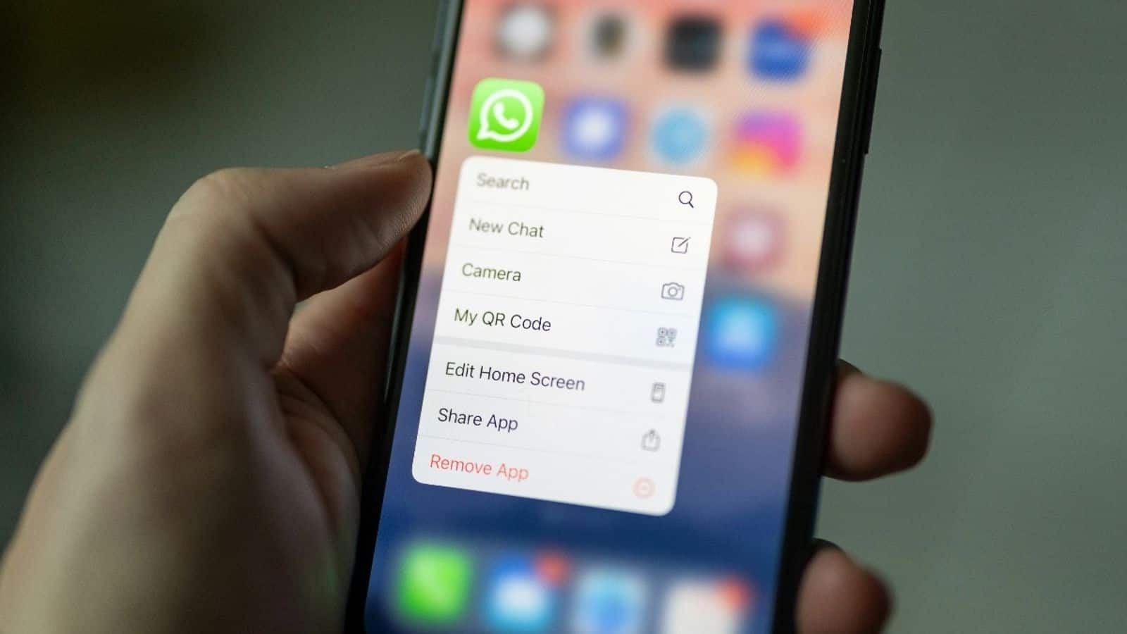 WhatsApp's new feature will let you share files without internet