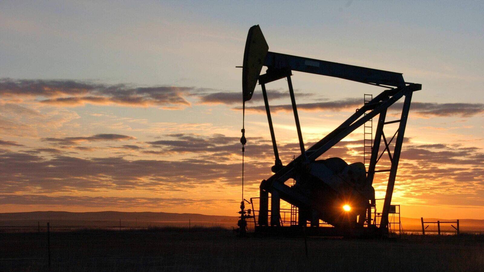 Crude oil prices jump 4% as Israel strikes on Iran