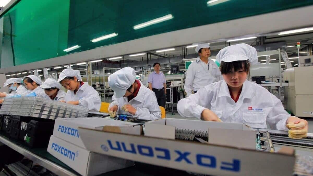 Apple considers replacing 50% of iPhone assembly workforce with machines