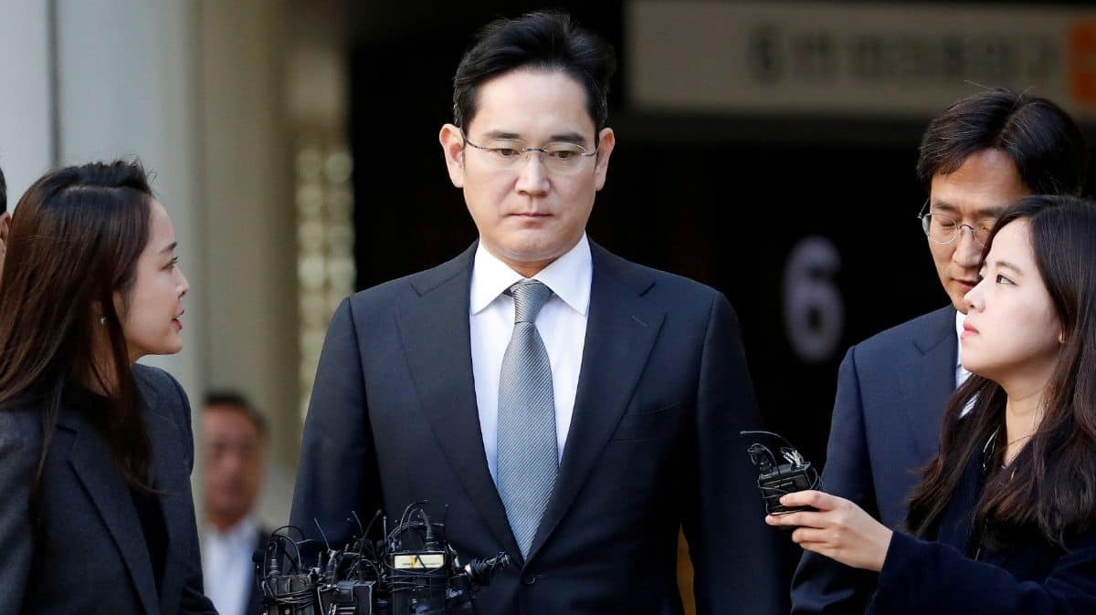 Samsung's trouble deepen as its chief faces 5-year jail term