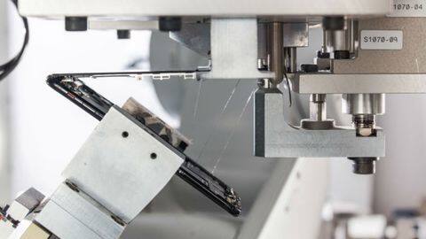 Apple's recycling robot Daisy can disassemble 200 iPhones per hour Apple's recycling robot Daisy can disassemble 200 iPhones per hour