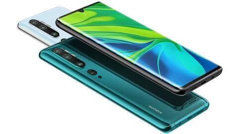 Both phones pack the same camera optics Both phones pack the same camera optics