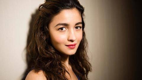 Alia Bhatt injured her foot on 'Kalank' sets Alia Bhatt injured her foot on 'Kalank' sets