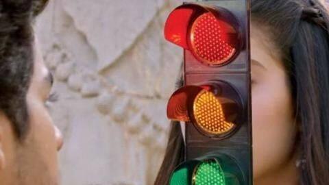 Mumbai Police turn 'Dhadak' dialogue into meme to promote road-safety Mumbai Police turn 'Dhadak' dialogue into meme to promote road-safety