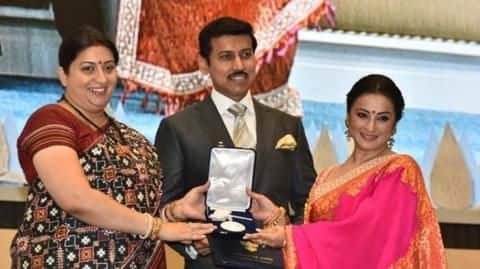 Divya Dutta didn't mind receiving National Award from Smriti Irani Divya Dutta didn't mind receiving National Award from Smriti Irani