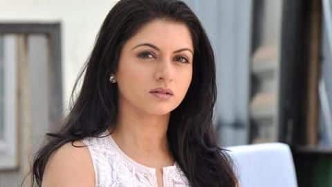 Bhagyashree's comeback film will be Telugu remake of '2 States' Bhagyashree's comeback film will be Telugu remake of '2 States'