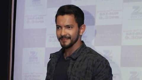 Aditya Narayan rams his Mercedes into an auto-rickshaw, injures two Aditya Narayan rams his Mercedes into an auto-rickshaw, injures two