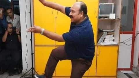 Watch: Dancing Uncle pays an epic tribute to Hrithik Roshan Watch: Dancing Uncle pays an epic tribute to Hrithik Roshan