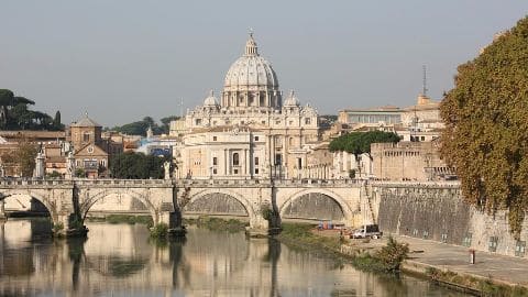 Amid latest scandal, Pope pledges to continue reforms Amid latest scandal, Pope pledges to continue reforms