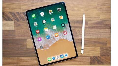 ऐपल पेंसिल और स्मार्ट कीबोर्ड फोलियो ऐपल पेंसिल और स्मार्ट कीबोर्ड फोलियो