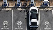 US EV sales rebound to 6.1% after tax credits canceled