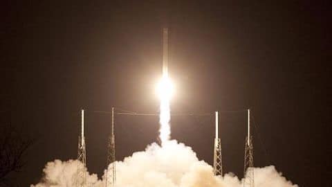 SpaceX successfully lands its Falcon 9 rocket SpaceX successfully lands its Falcon 9 rocket