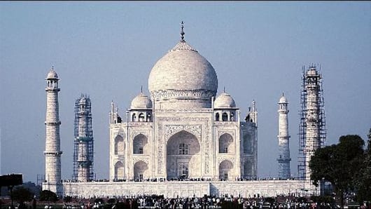 Taj Mahal minaret restoration controversy