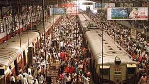 Faulty signaling hits Mumbai train services during peak time Faulty signaling hits Mumbai train services during peak time