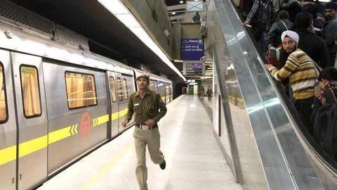 Delhi Police awards DMRC staff who helped save commuters' lives Delhi Police awards DMRC staff who helped save commuters' lives