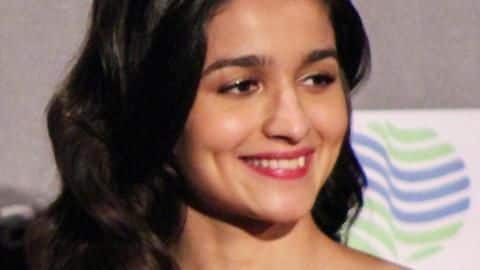 Exclude the bag, Alia's look still went over a lakh Exclude the bag, Alia's look still went over a lakh