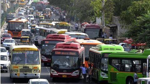 This 57-year-old Gurugram businessman manages traffic every day, selflessly This 57-year-old Gurugram businessman manages traffic every day, selflessly