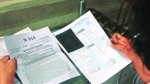 Hisar: Breaking protocol, two lecturers seen checking answer-sheets in bus Hisar: Breaking protocol, two lecturers seen checking answer-sheets in bus