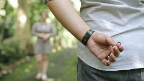 US: Man loses ring while proposing, police comes to rescue US: Man loses ring while proposing, police comes to rescue