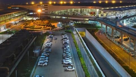 Russia-bound aircraft develops technical snag, makes emergency landing at Delhi Russia-bound aircraft develops technical snag, makes emergency landing at Delhi