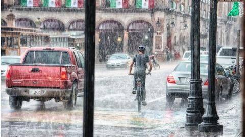 Mumbai to remain submerged over weekend, to receive 'extremely-heavy' downpour Mumbai to remain submerged over weekend, to receive 'extremely-heavy' downpour