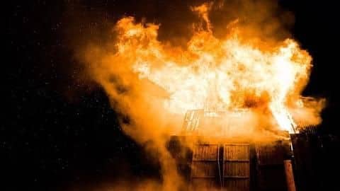 Maharashtra: Naxals allegedly torches six vehicles brought for construction work Maharashtra: Naxals allegedly torches six vehicles brought for construction work
