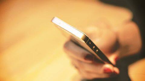 Mobiles to come with 'panic' button from 2017 Mobiles to come with 'panic' button from 2017