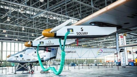 Solar Impulse 2 lands in Seville after 71-hour flight Solar Impulse 2 lands in Seville after 71-hour flight