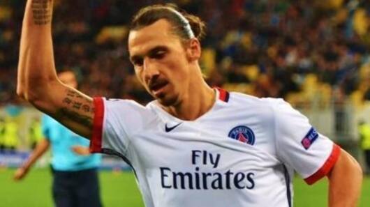 Zlatan Ibrahimovic signs a deal with Manchester United