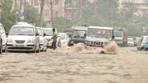 Khattar to visit Gurugram and assess the traffic, waterlogging situation Khattar to visit Gurugram and assess the traffic, waterlogging situation