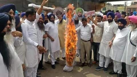 Punjab: SAD holds statewide protests against Congress, burns RaGa's effigy Punjab: SAD holds statewide protests against Congress, burns RaGa's effigy