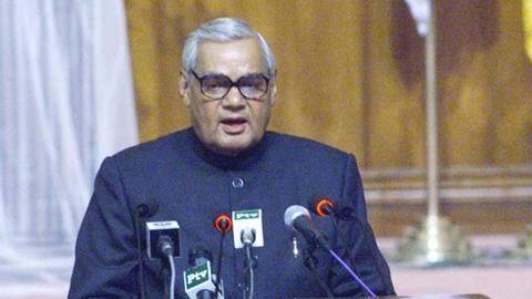 PM, Shah hand urns with Vajpayee's ashes to party chiefs PM, Shah hand urns with Vajpayee's ashes to party chiefs